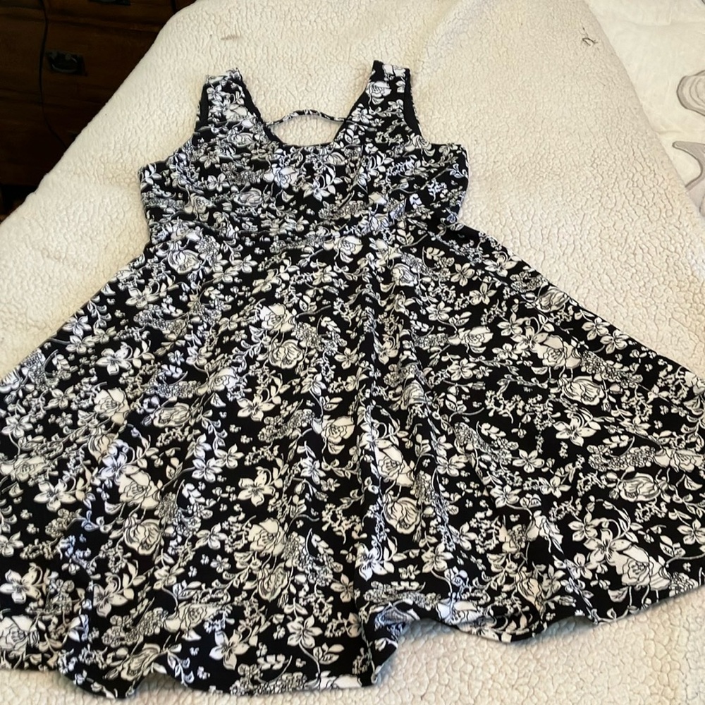 Torrid Black and White Floral Dress - Picture 2 of 7